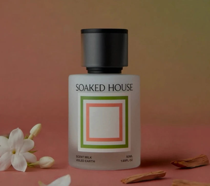 Soaked House의 투명한 향수병